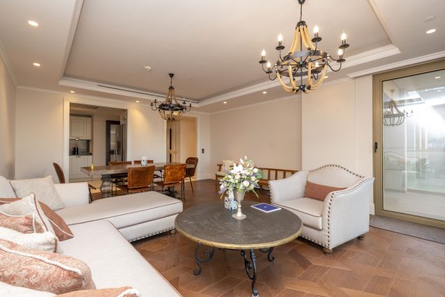 BÜYÜKYALI’DA KISMİ DENİZ MANZARALI BALKONLU 2+1 SATILIK DAİRE